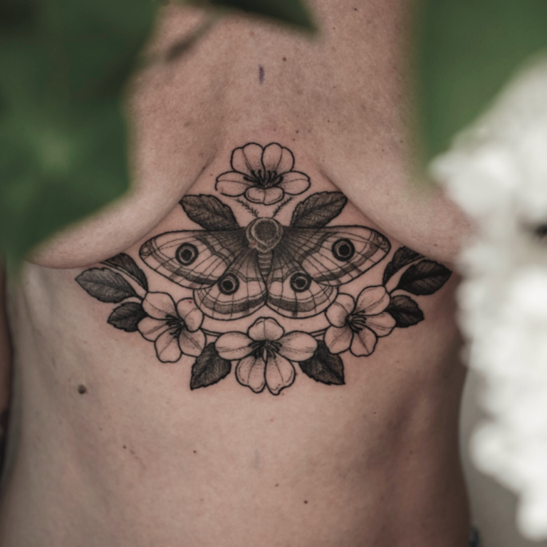 Schmetterling, Motte, underboob, Botanical Illustration, Flora und Fauna, Blumen Tattoo, Rosen Tattoo, Natur, Botanik, Pflanzen Tattoo, Tattoo vegan